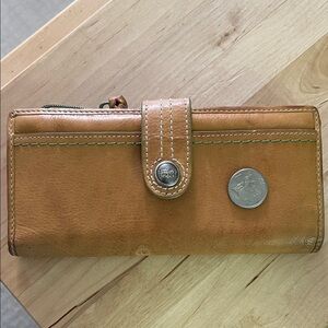 Vintage Fossil Brown Leather Wallet with Snap Closure